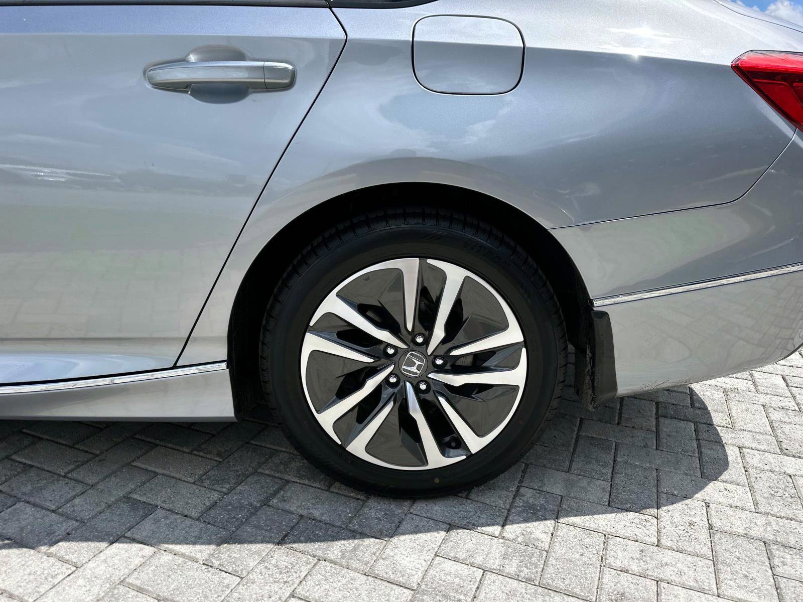 2020 Honda Accord Hybrid EX-L photo 10