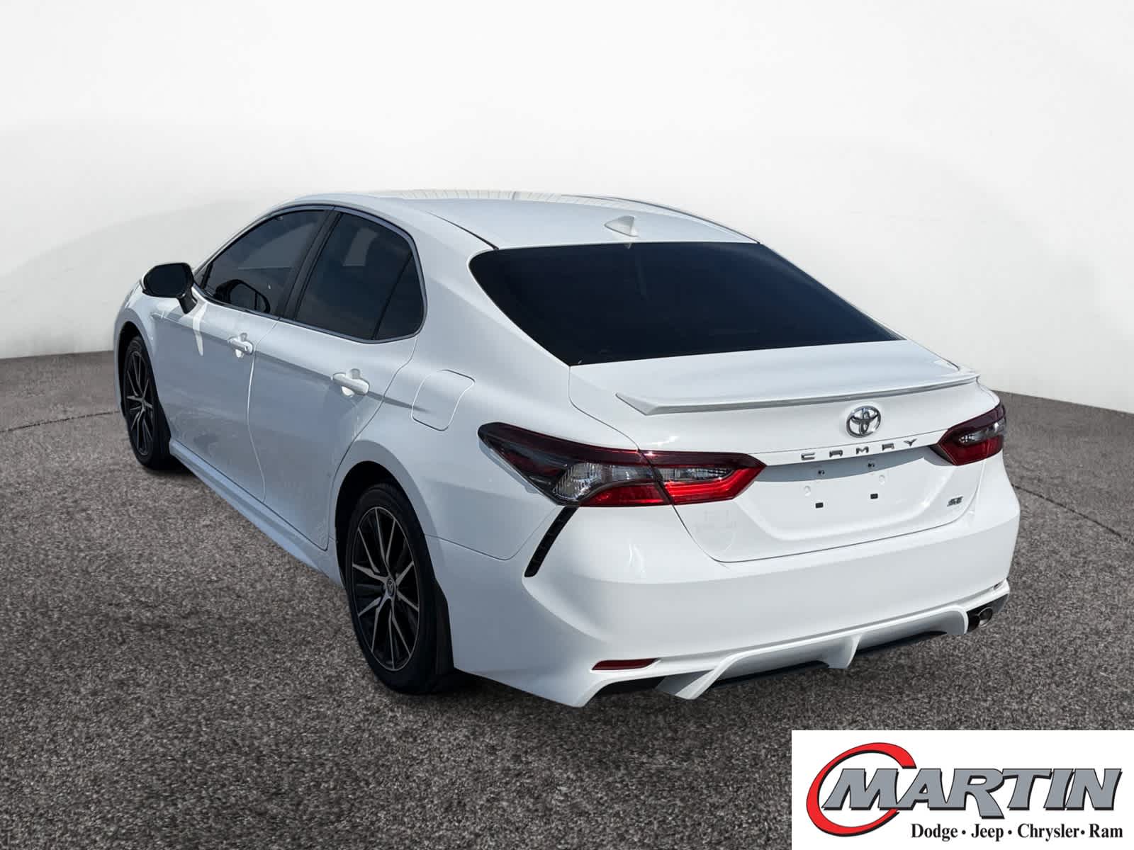 2023 Toyota Camry SE photo 3