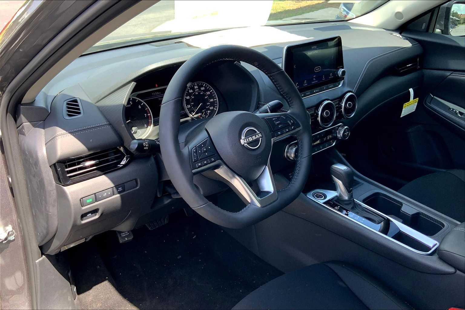 2025 Nissan Sentra SV photo 8