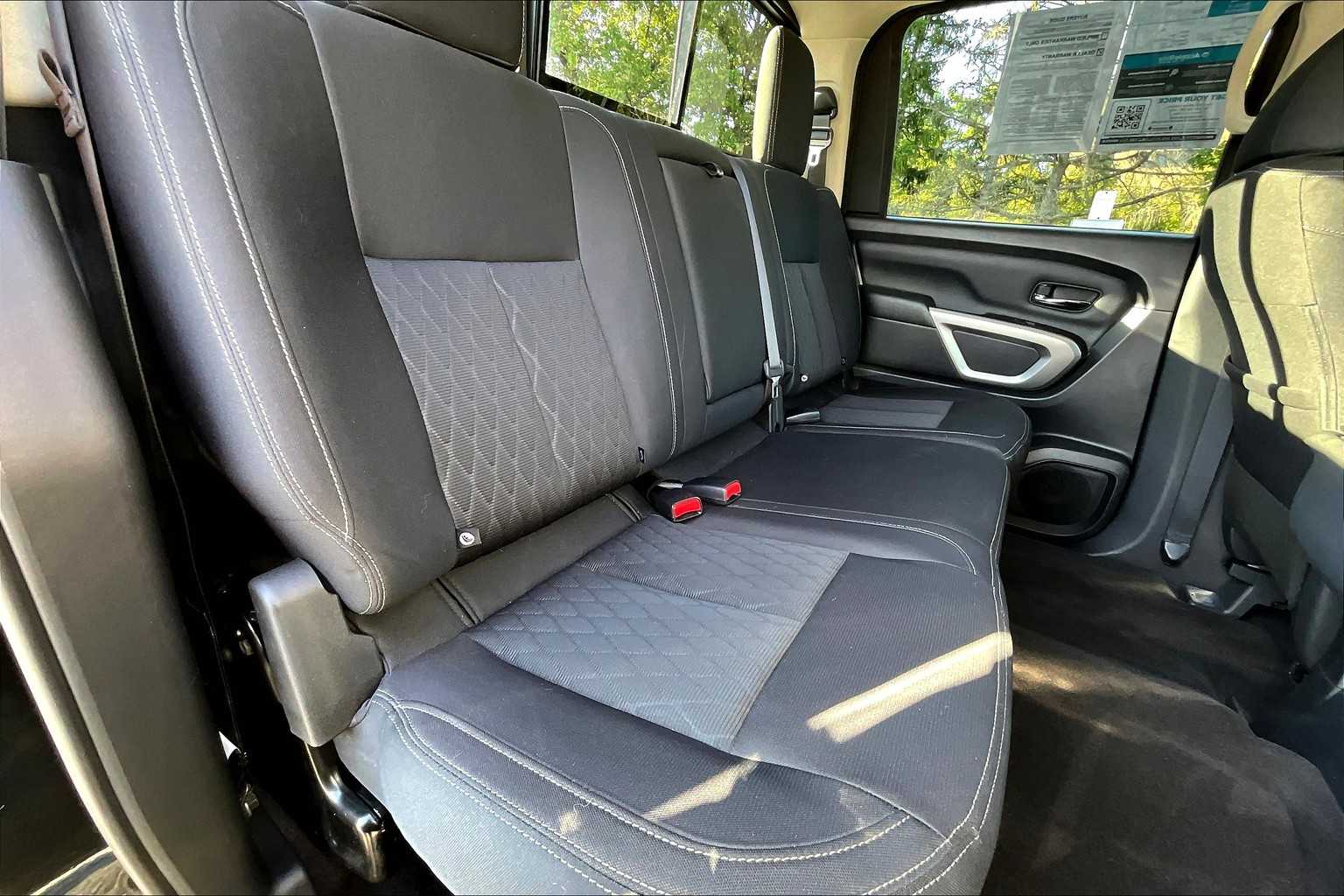 2019 Nissan Titan SV photo 19