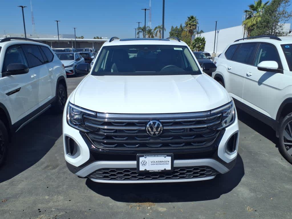 2025 Volkswagen Atlas Peak Edition SE photo 2