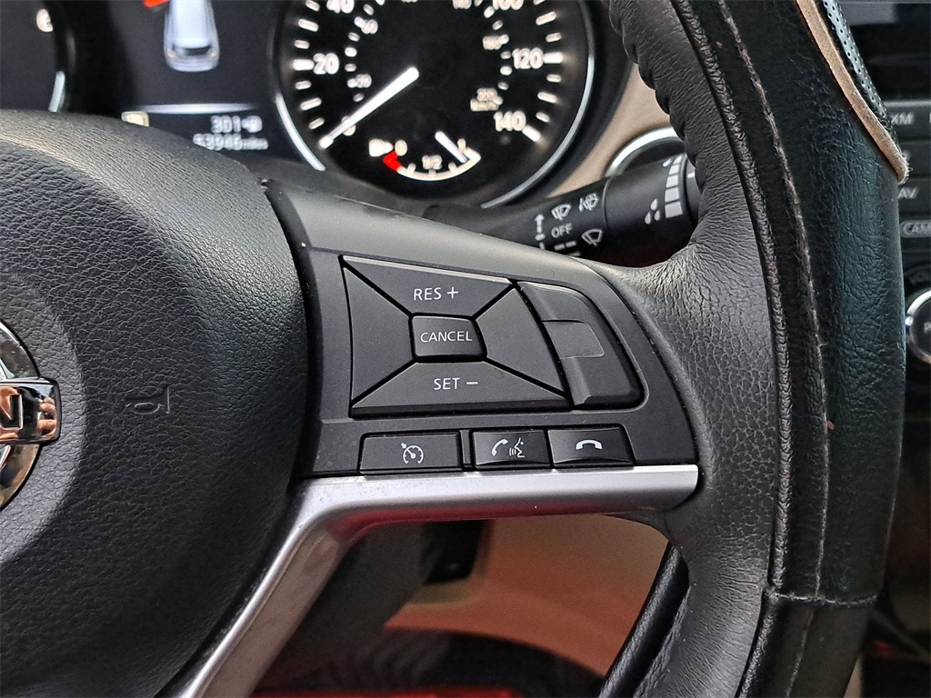 2017 Nissan Rogue SV photo 24