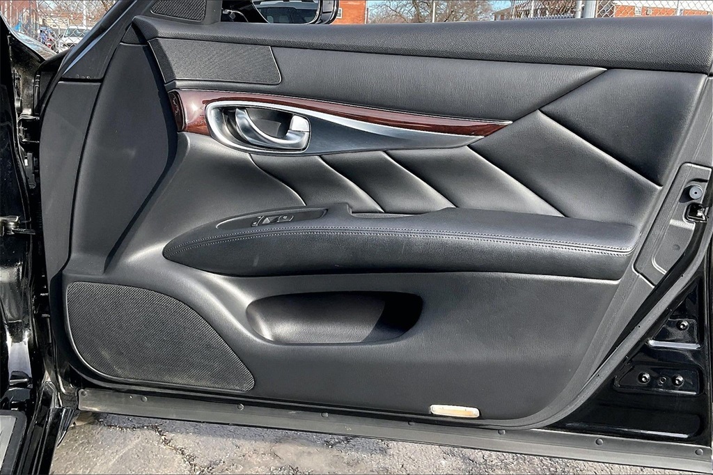 2019 INFINITI Q70 - Image 22