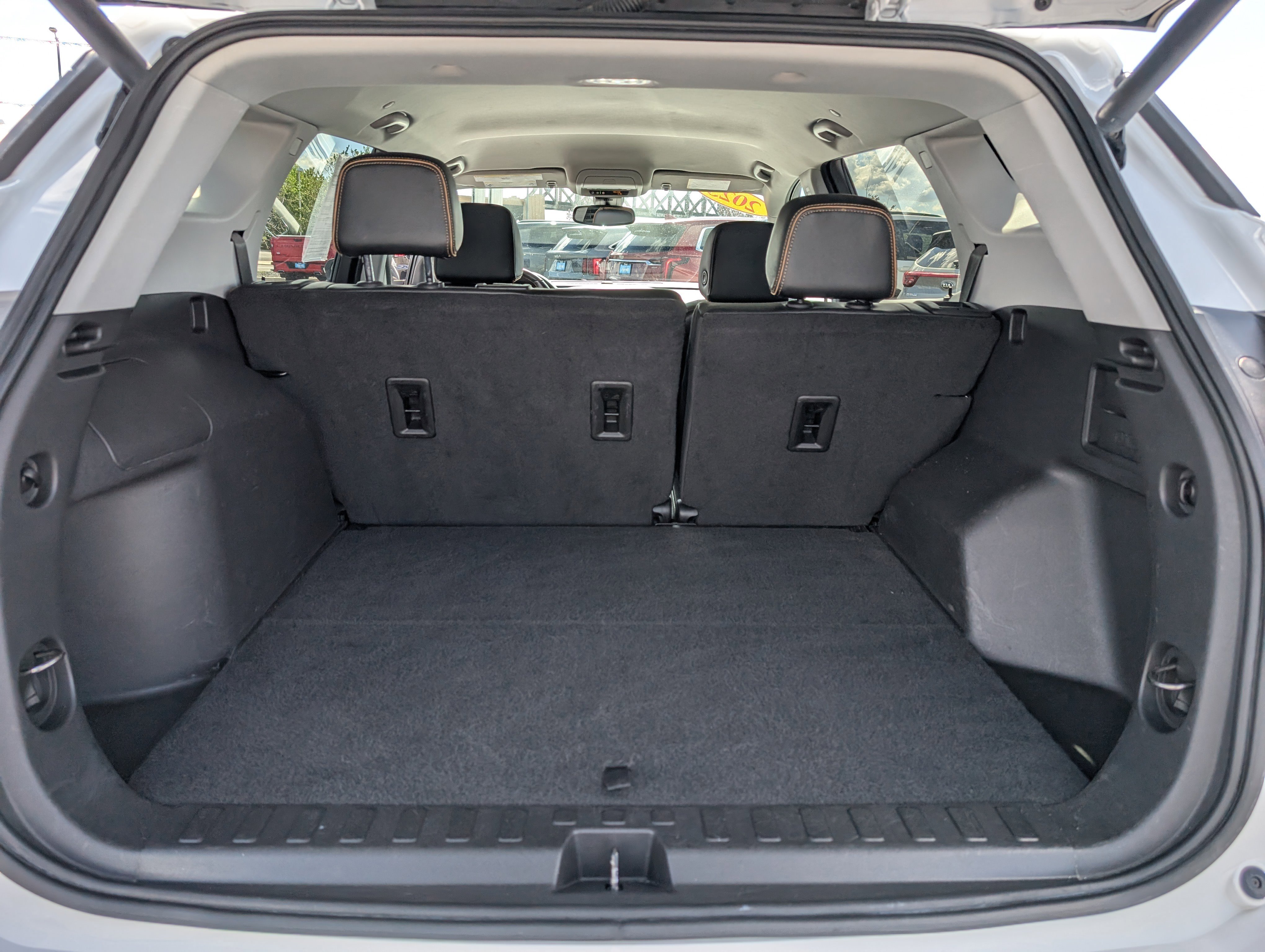 Used 2023 Summit White GMC AT4 image 17