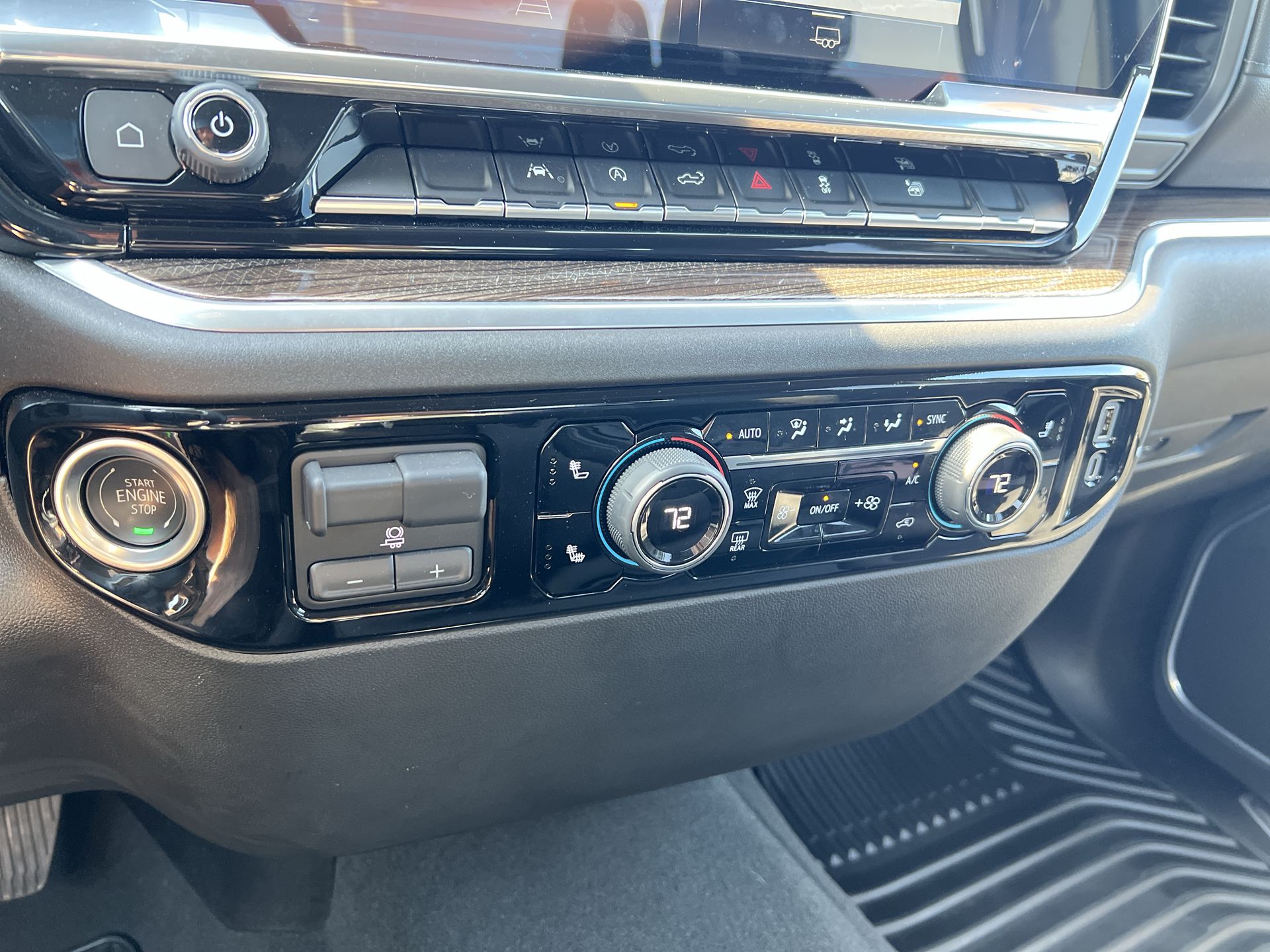2025 Chevrolet Silverado 1500 LT photo 16