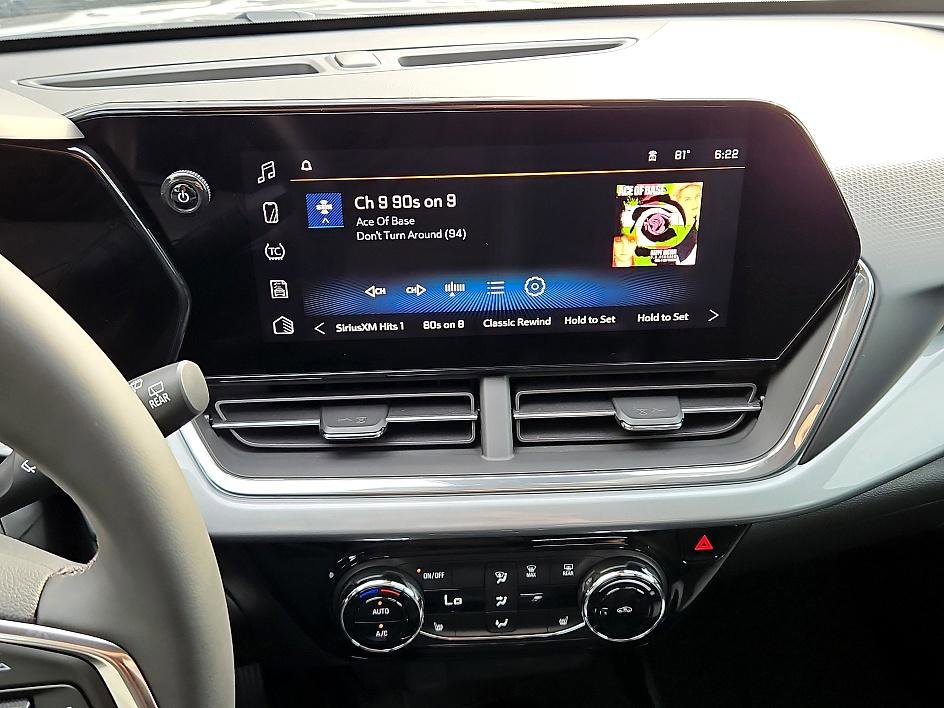 2025 Chevrolet Trax LT photo 15