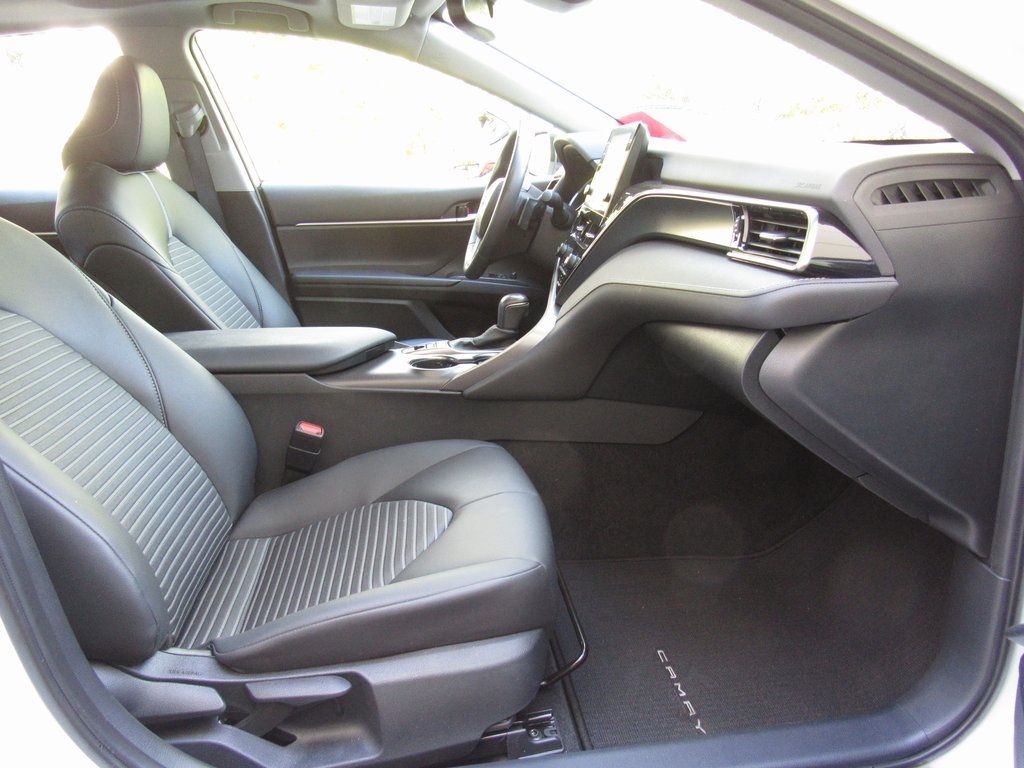 2023 Toyota Camry Hybrid SE photo 17
