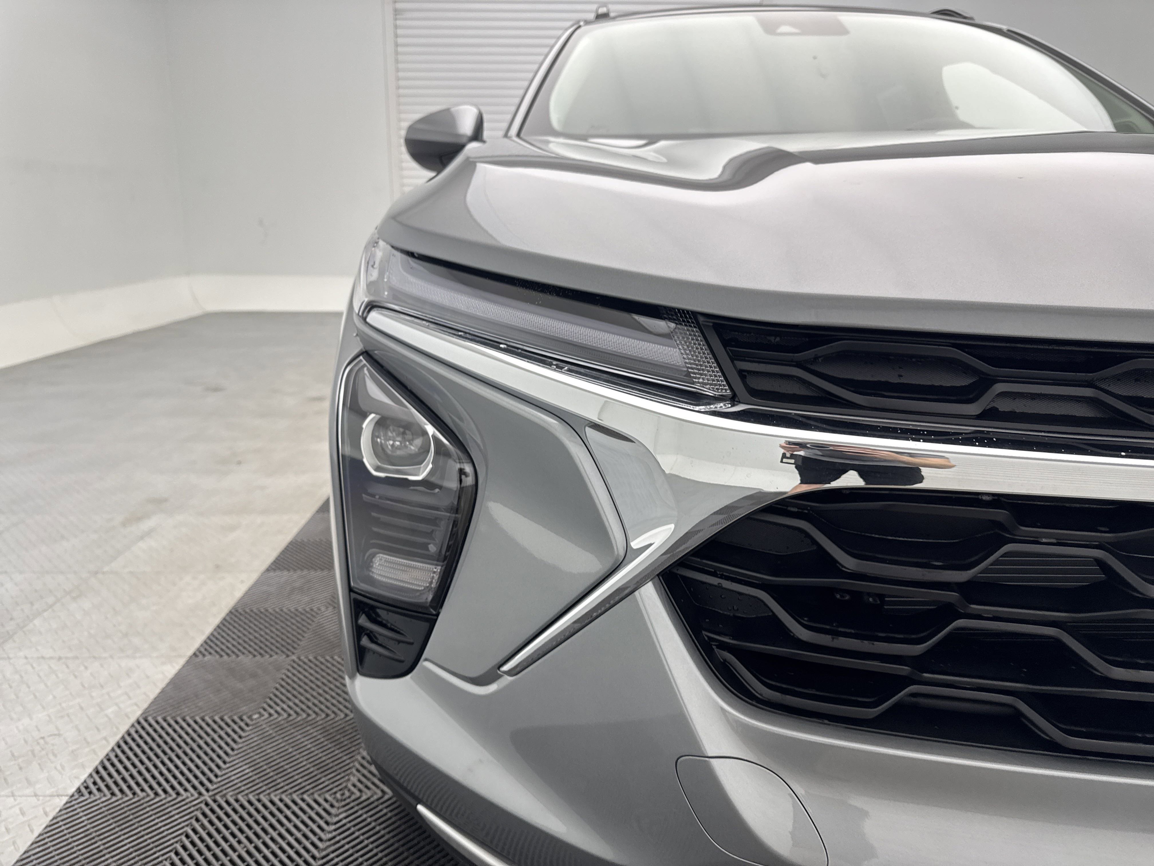 2025 Chevrolet Trax LT photo 18