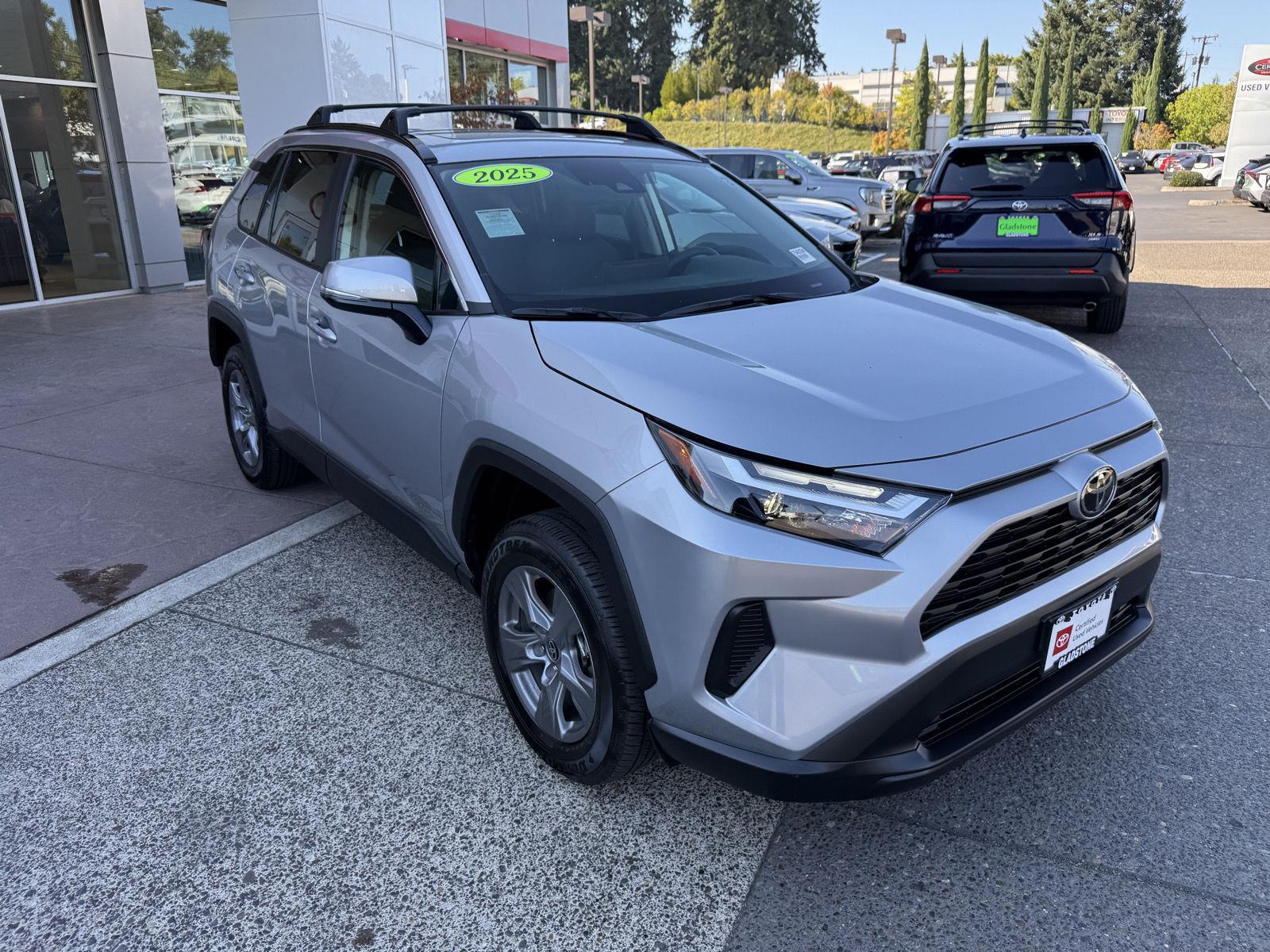 2025 Toyota RAV4 XLE photo 7