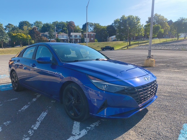 2023 Hyundai Elantra SEL photo 4