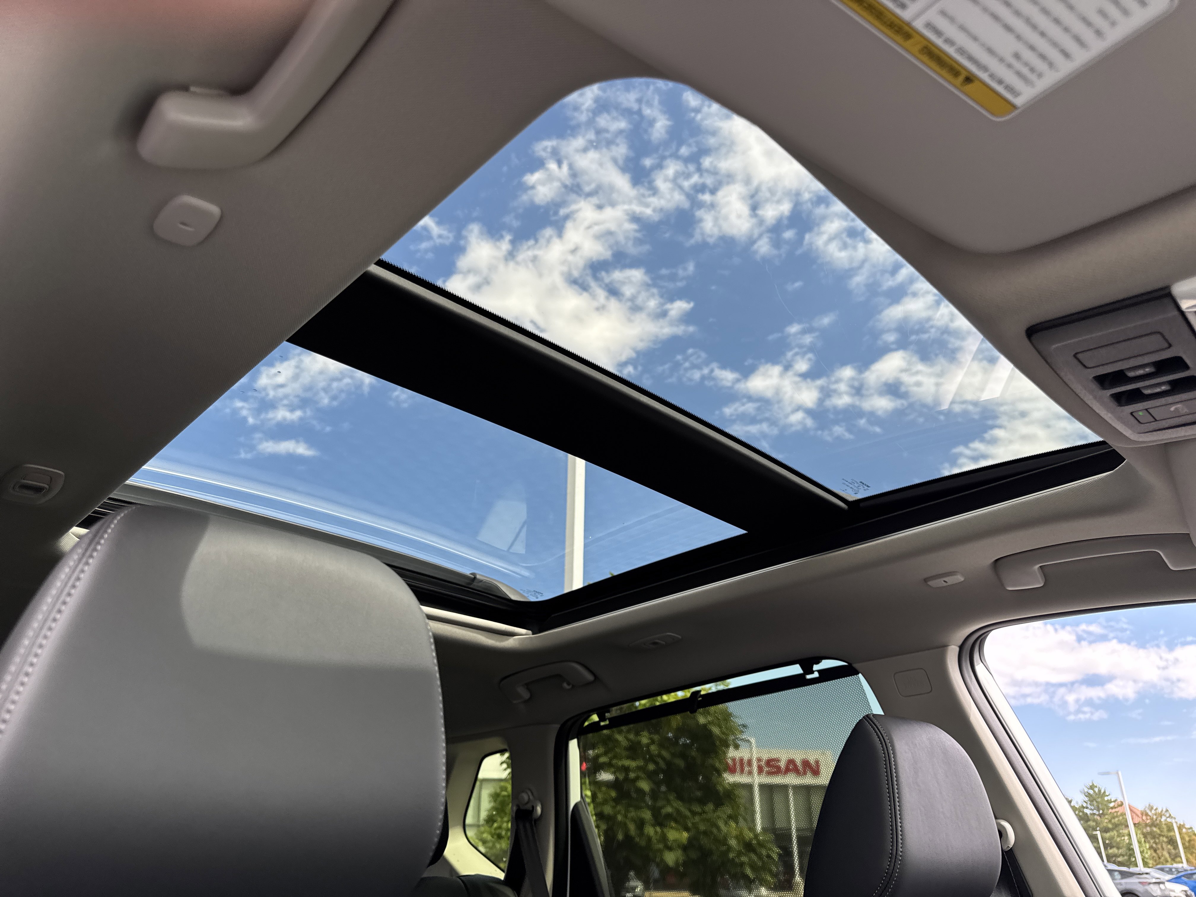 2026 Nissan Rogue Platinum photo 3