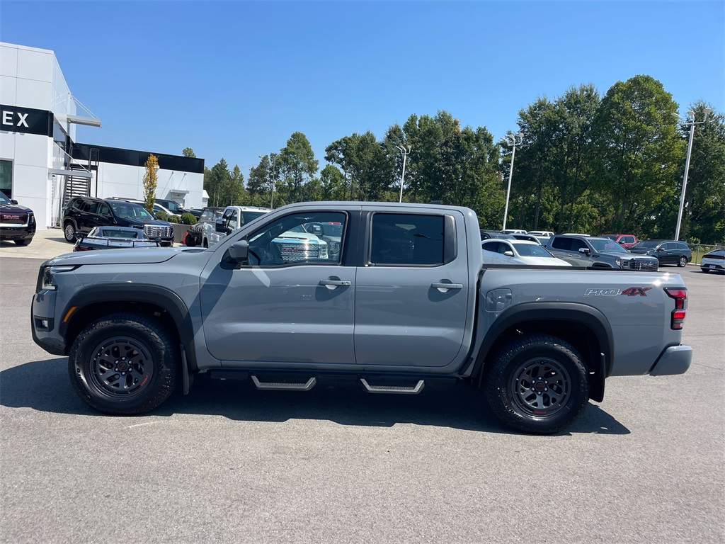 2025 Nissan Frontier PRO-4X photo 2