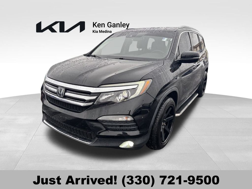 2018 Honda Pilot Elite's photo