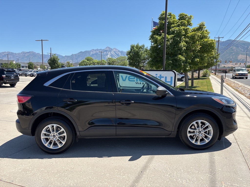 2022 Ford Escape SE photo 3