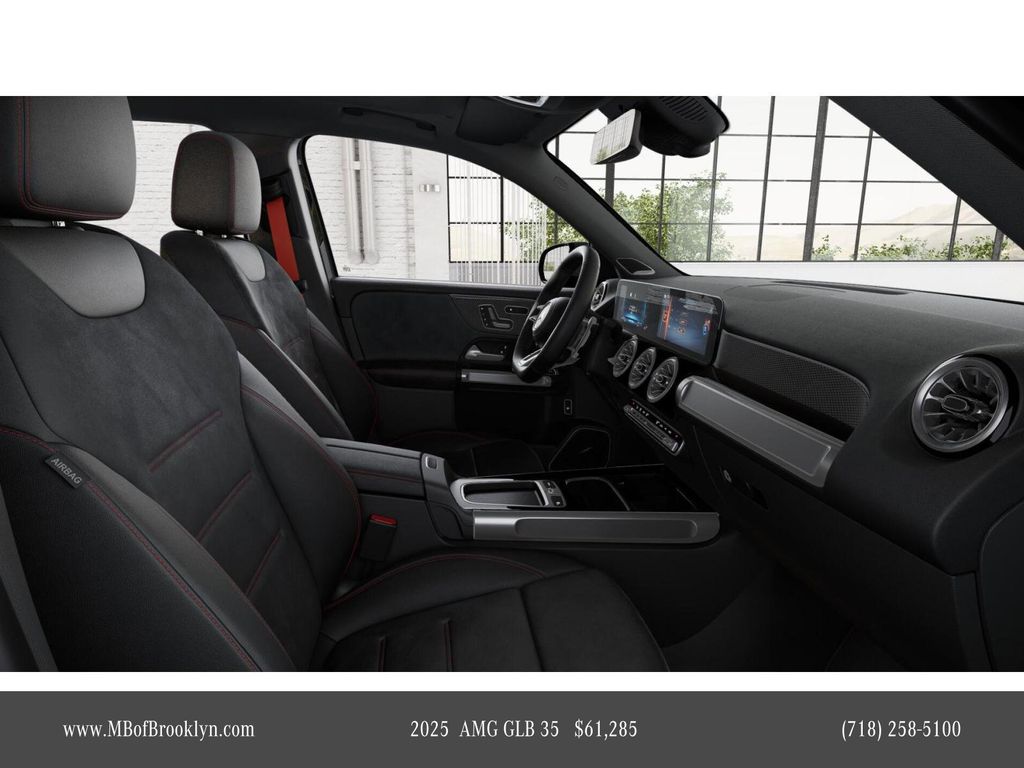 2025 Mercedes Benz GLB 35 AMG photo 3