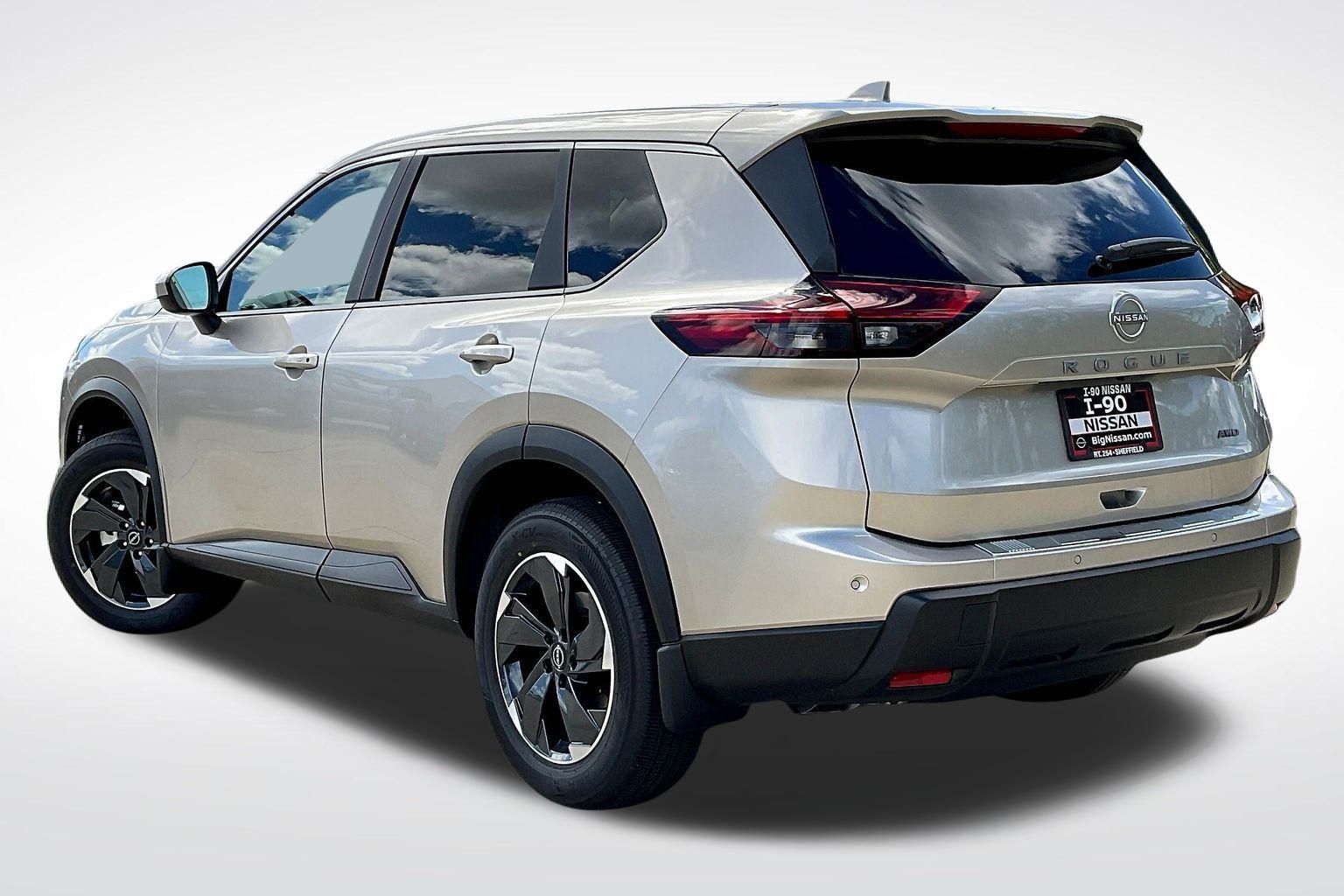 2026 Nissan Rogue SV photo 3