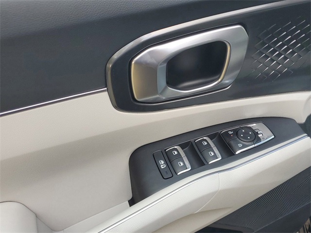 2025 Kia Sorento S photo 2