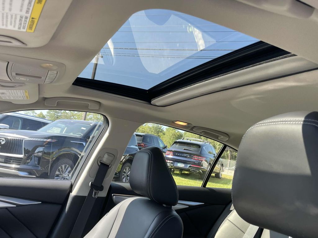2022 Infiniti Q50 LUXE photo 11