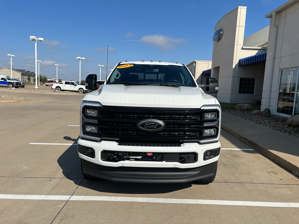 2023 Ford F-350 Lariat photo 2
