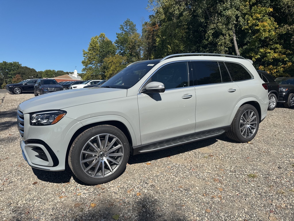 2026 Mercedes Benz GLS 580 4MATIC photo 4