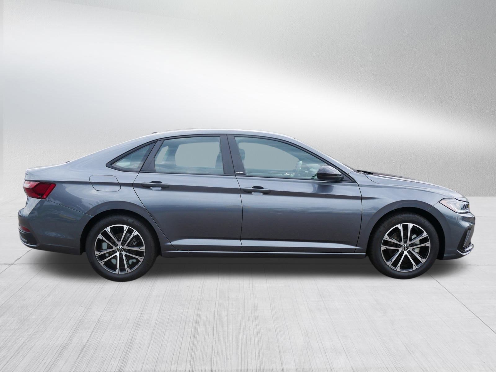2025 Volkswagen Jetta Sport photo 2
