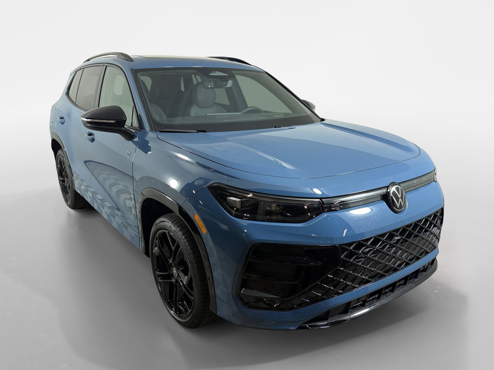 2026 Volkswagen Tiguan SE R-LINE BLACK's photo