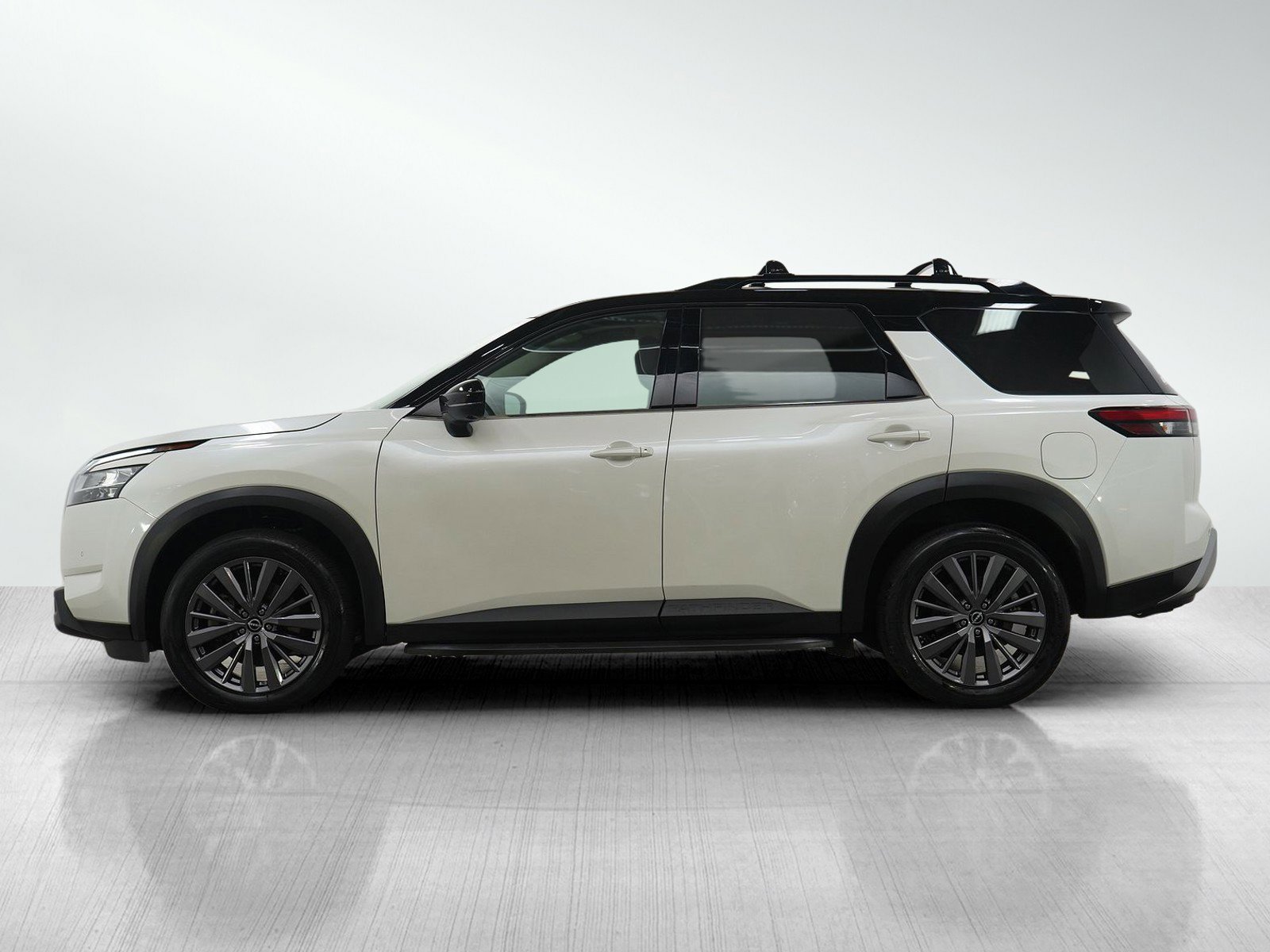 Used 2023 Nissan Pathfinder SL with VIN 5N1DR3CD2PC210062 for sale in Minneapolis, Minnesota