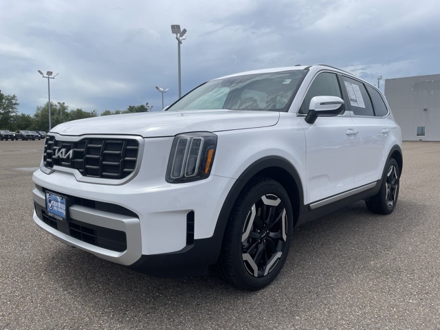 2025 Kia Telluride S photo 2