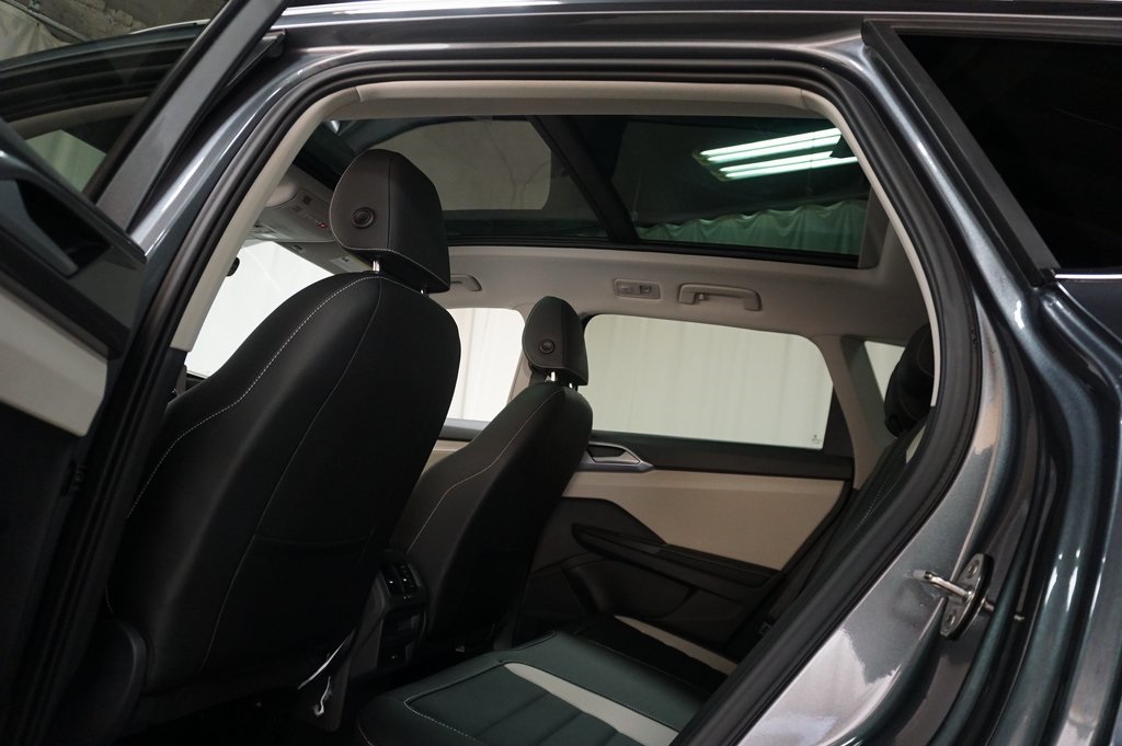 2025 Volkswagen Taos SEL photo 20