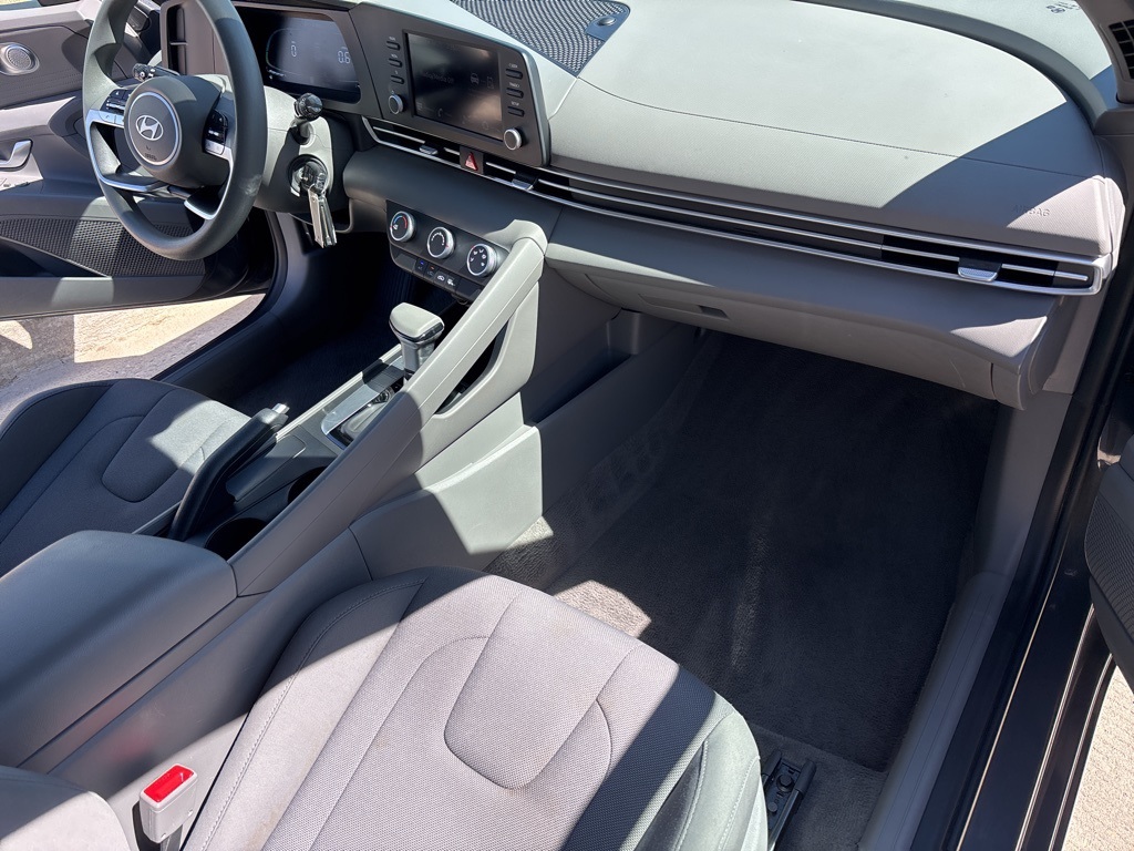 2024 Hyundai Elantra SE photo 16
