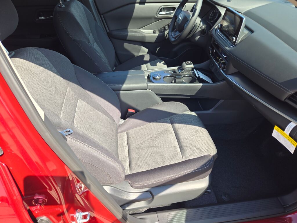 2026 Nissan Rogue SV photo 4