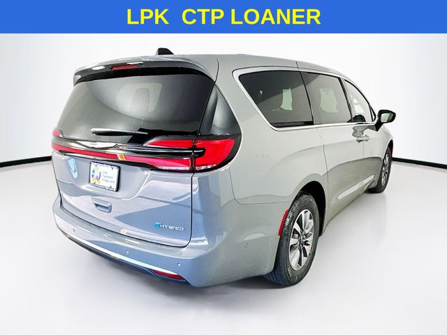 2025 Chrysler Pacifica Hybrid photo 7
