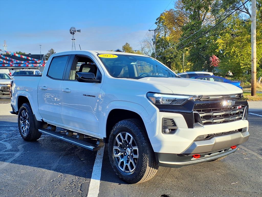 2023 Chevrolet Colorado Z71 photo 3