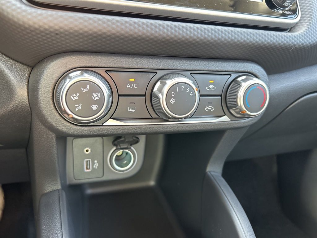 2025 Nissan Kicks Play S photo 24