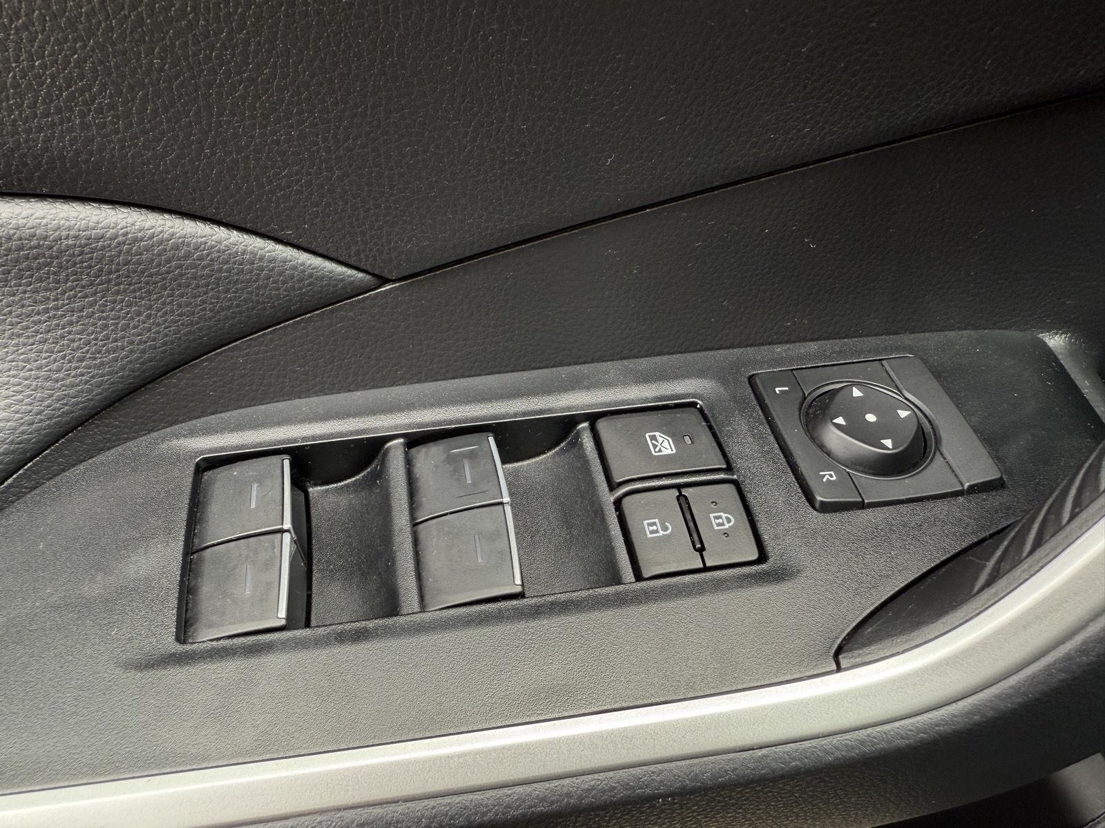 2024 Toyota RAV4 XLE photo 10