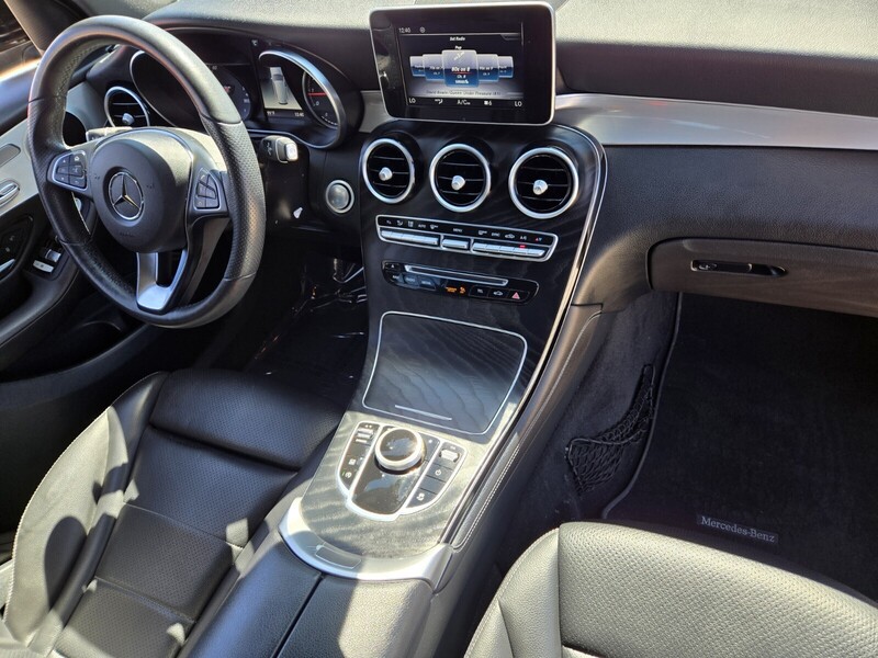 2019 Mercedes Benz GLC 300 photo 13