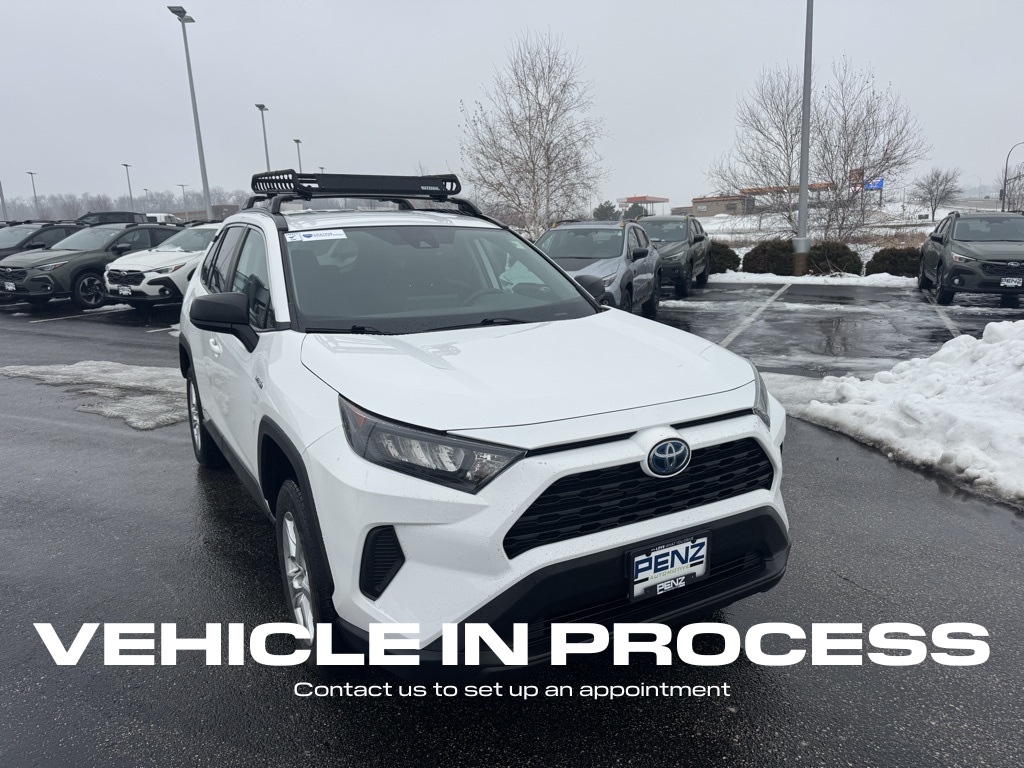 2021 Toyota RAV4 LE's photo