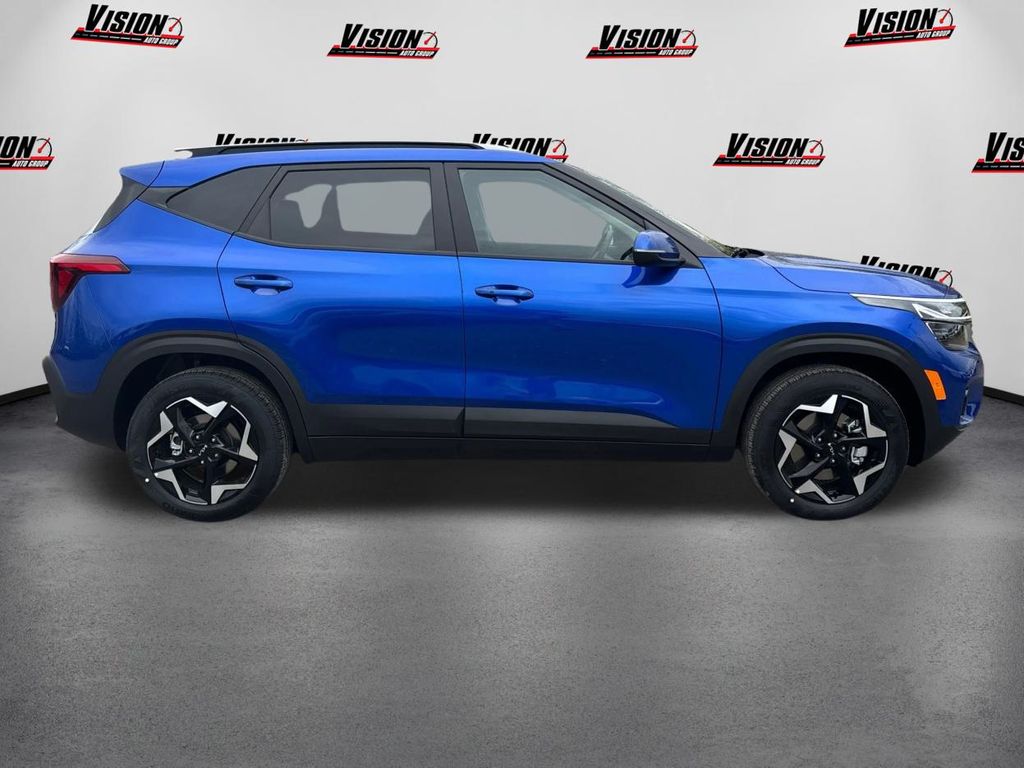 2025 Kia Seltos S photo 4