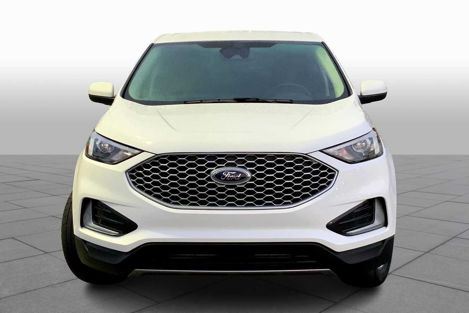 2024 Ford Edge SEL photo 3