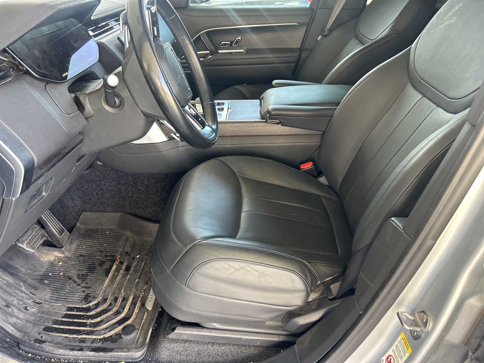 2023 Land Rover Range Rover SE photo 10