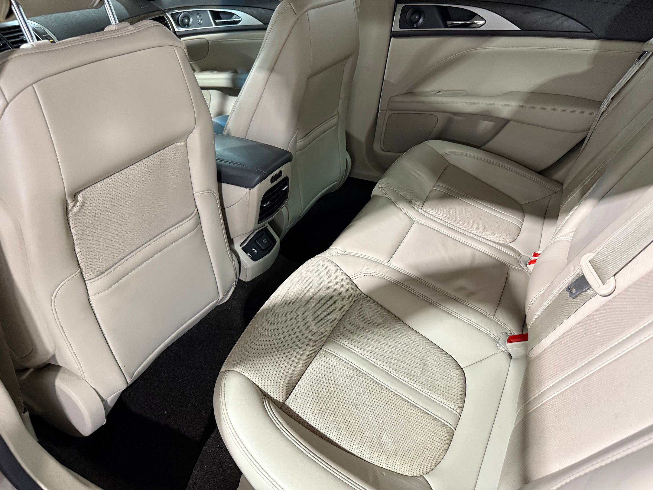 2020 Lincoln MKZ Hybrid Reserve photo 28