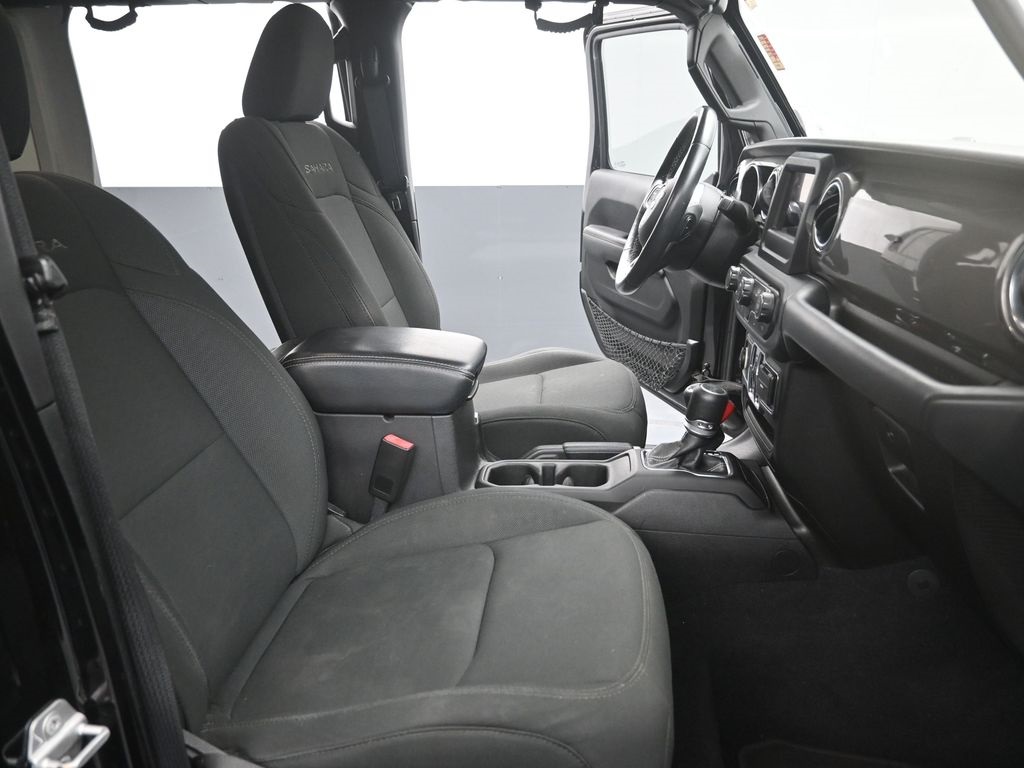 2019 Jeep Wrangler Unlimited Sahara photo 25