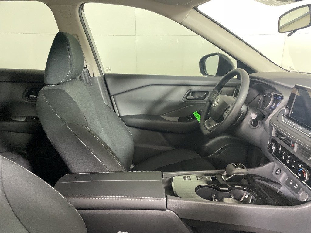 2025 Nissan Rogue S photo 13