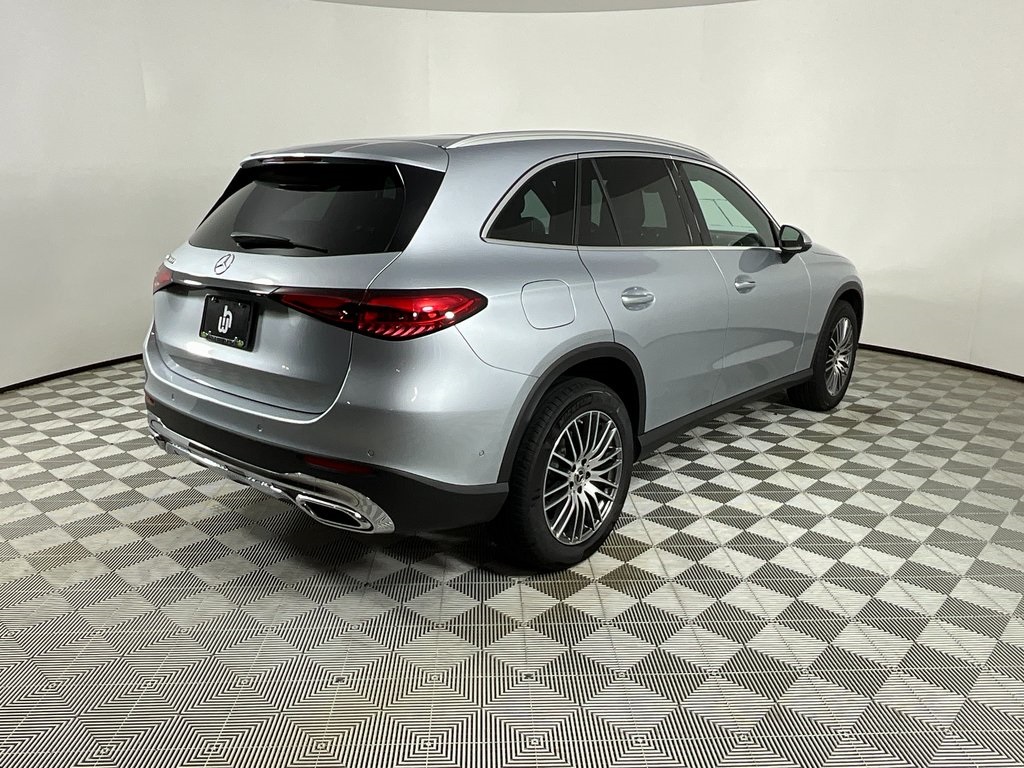 2025 Mercedes Benz GLC 300 photo 4