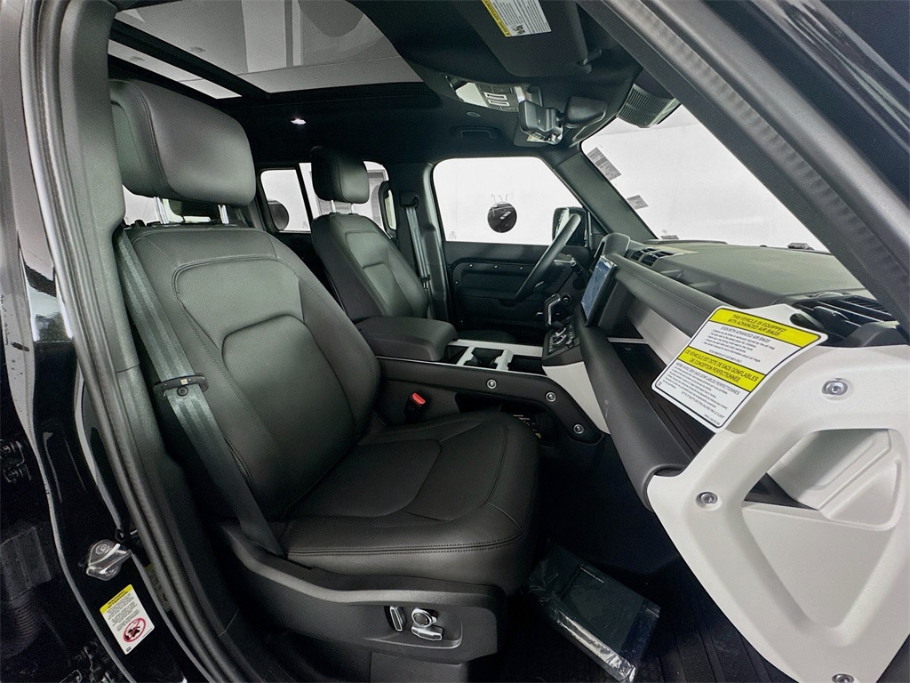 2025 Land Rover Defender 130 X-Dynamic SE photo 22