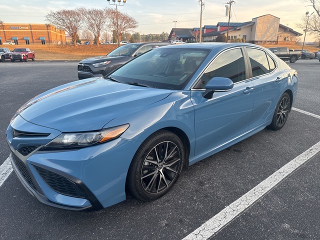 2023 Toyota Camry SE's photo