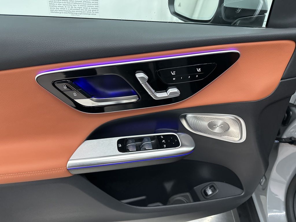 2026 Mercedes Benz GLC 300 photo 8