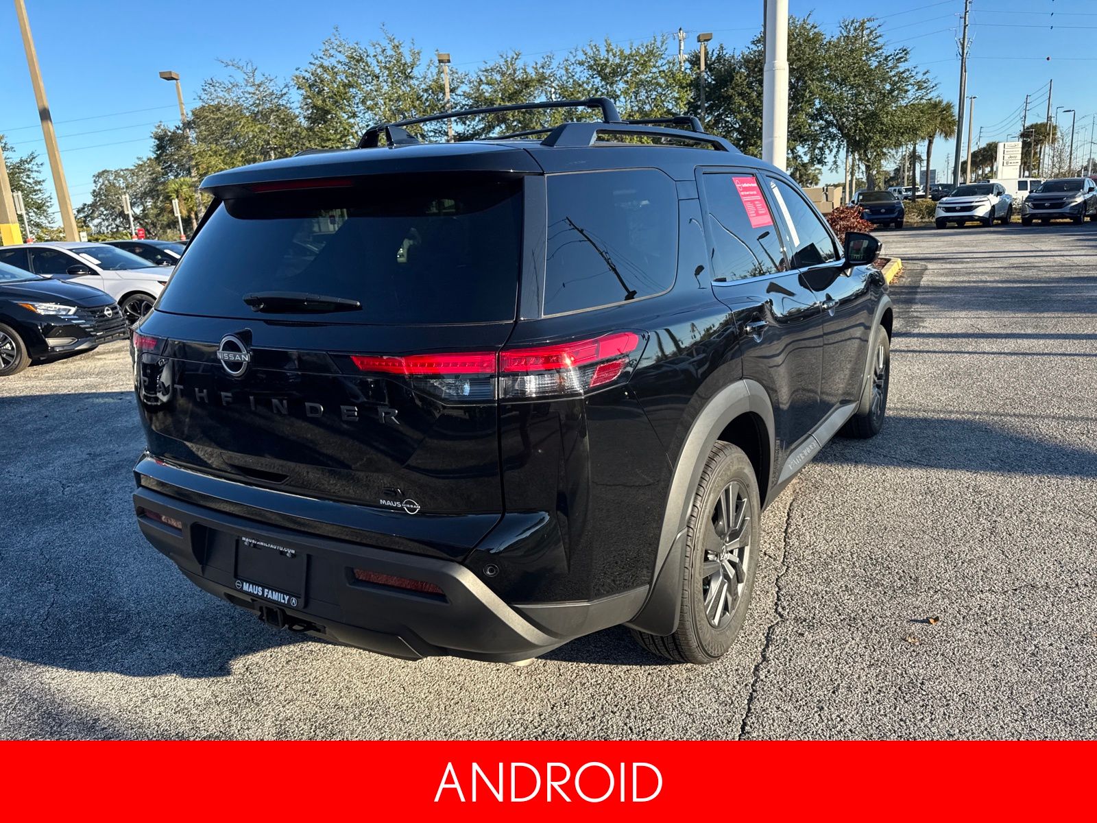 2023 Nissan Pathfinder SV photo 4