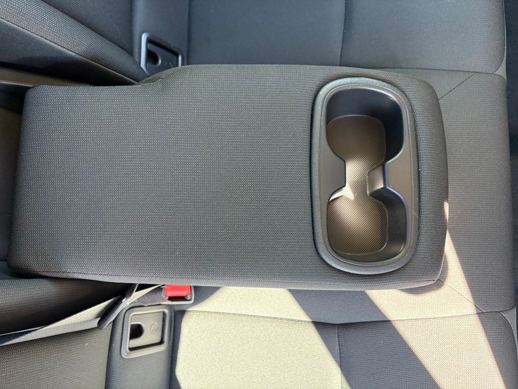 2022 Toyota Corolla LE photo 28