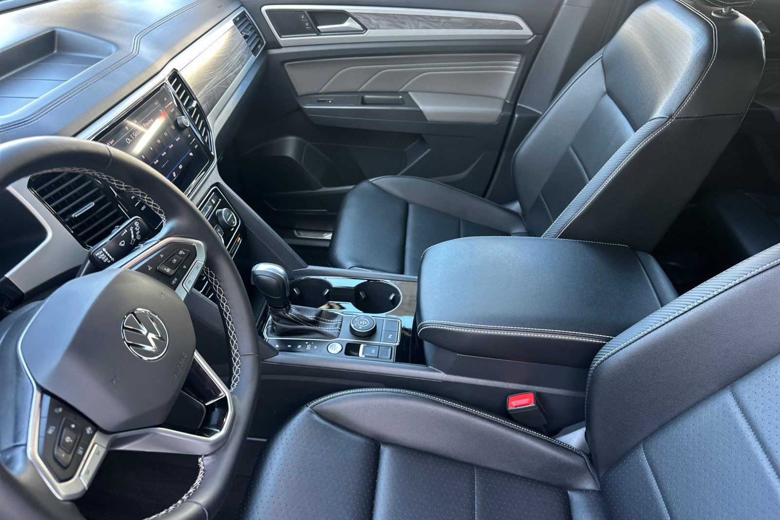 2022 Volkswagen Atlas Cross Sport V6 SE Technology photo 10